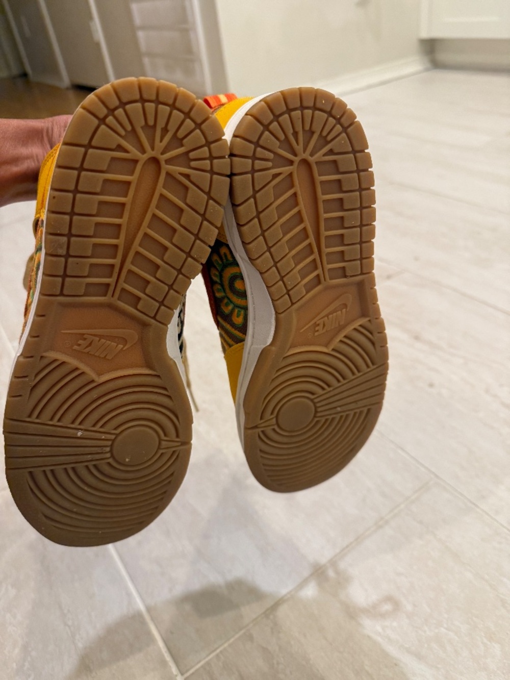 NEW Nike Dunk High "Somos Familia" Yellow/Blk/Orange | Women's 7.5 | Premium - Picture 7 of 8